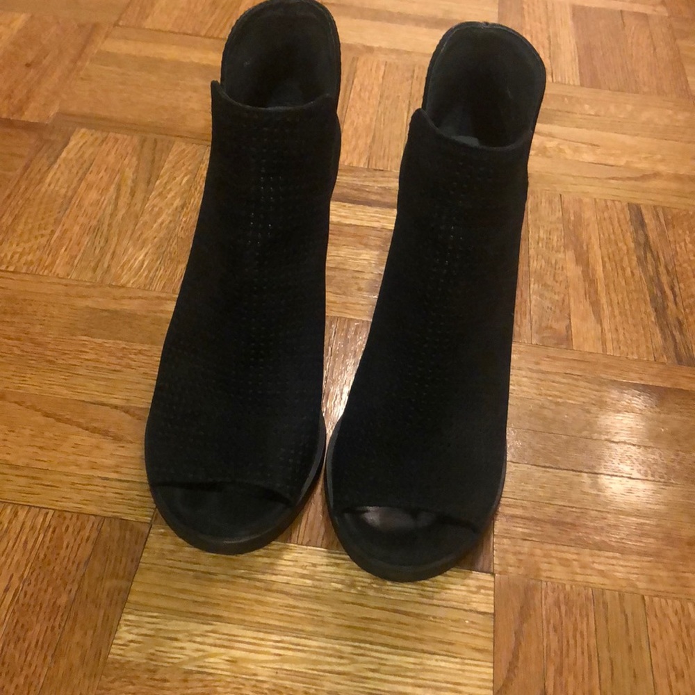 Shoes - Picture 3 of 4